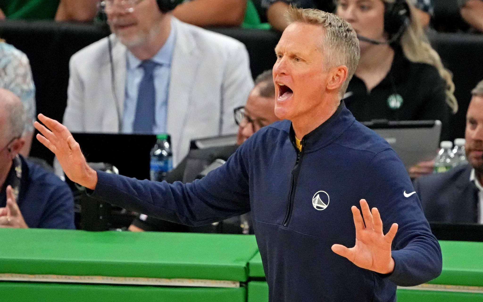 勇士队惨败后更衣室爆发冲突，主帅回应，完全自己产品不同活动为了活动.